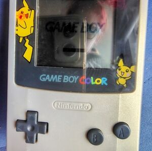 Nintendo Game Boy Color - Gold Pikachu Edition
